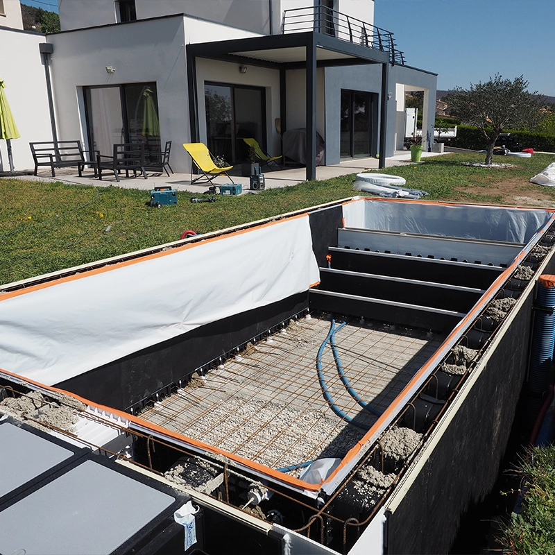 Photo de montage de structure en béton monobloc