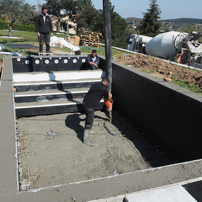 Photo de montage de structure en béton monobloc